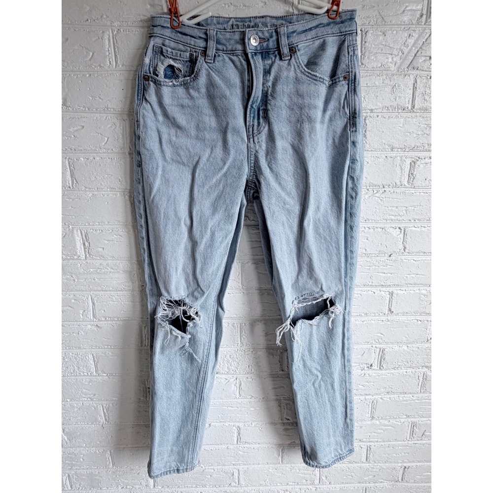 American Eagle Outfitters Mom Jeans Light Distressed Denim Women's Size 2‎ Short
